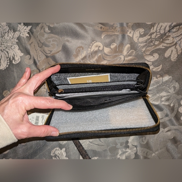 Michael Kors black patent wallet NWT - Picture 4 of 8